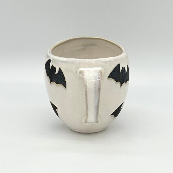2 Anthropologie Vida Stoneware Icon Mugs Bat & Ghost Mug Set Halloween NEW - Picture 8 of 15